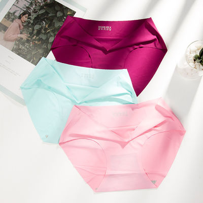 Insiemi comodi di seta del reggiseno e delle mutandine delle mutandine XXL della biancheria intima delle signore del ghiaccio